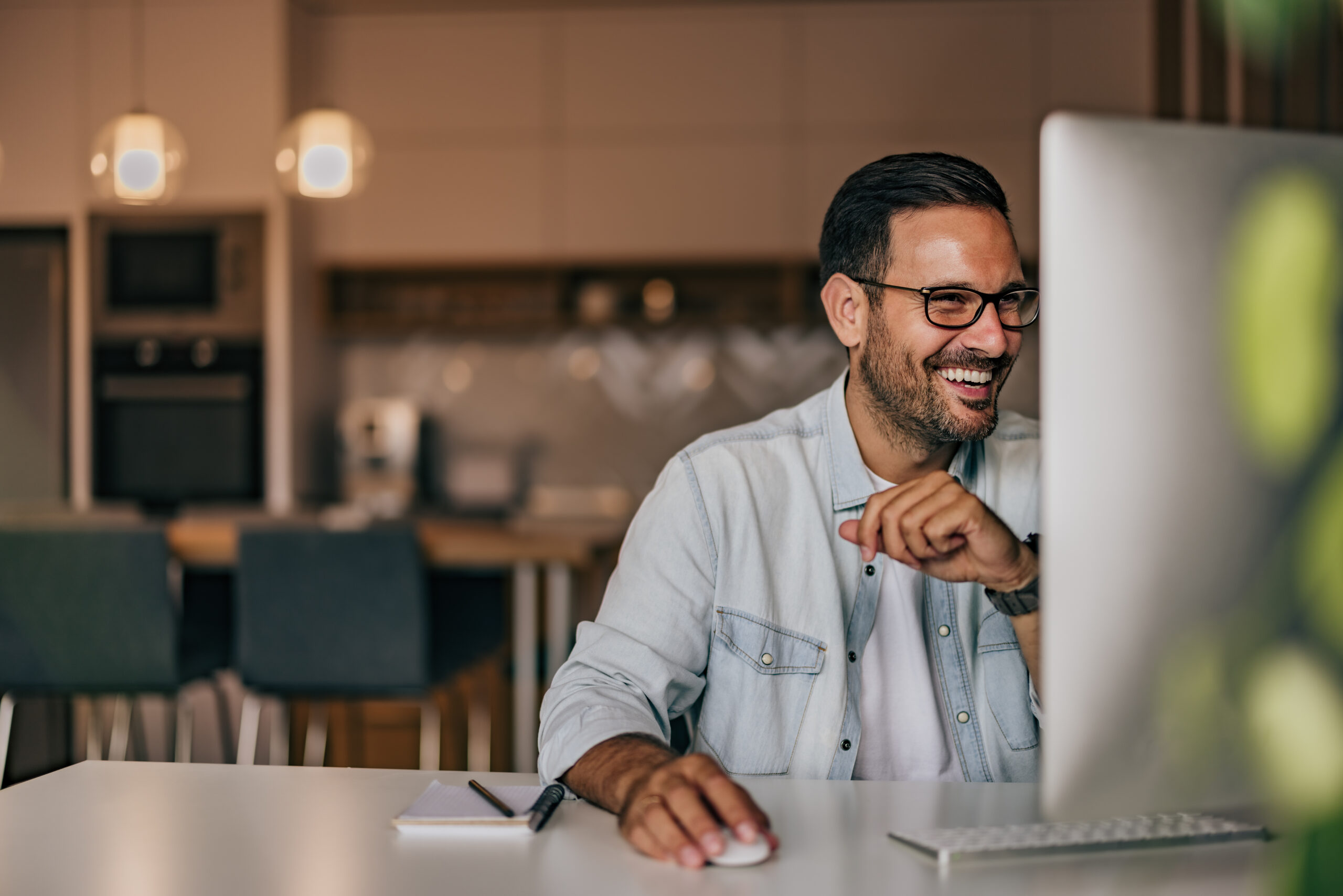 Professionnel utilisant les outils